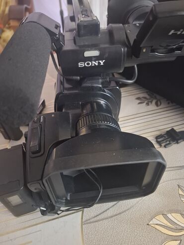 Sony markalı HD videokamera, HD formatında video çəkmək üçün nəzərdə