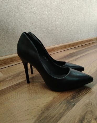 Köynək və bluzalar: Qadın köynəkləri və bluz kolleksiyası - Modellər: • Düz, klassik — 19