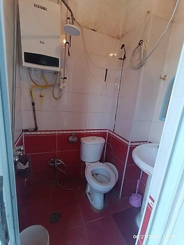 satisda olan evler: Ev Gəncə şəhəri, mahrasa bağında yerləşir. Evin çıxışı çölədir ki, bu — 4