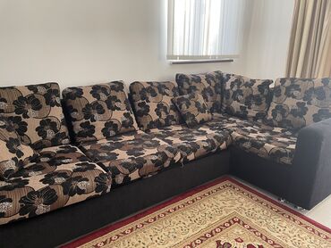 королевский мебель: Угловой диван, цвет - Бежевый, Б/у