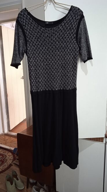 Платья: Продаю трикотажное платье чёрное размер 52 состояние отличное 500 сом