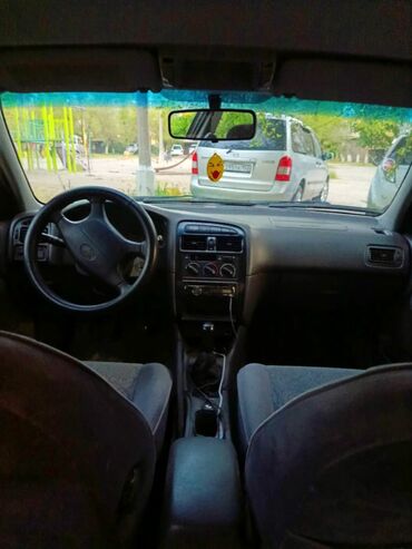 Toyota: Toyota Avensis: 1999 г., 1.8 л, Механика, Бензин, Седан