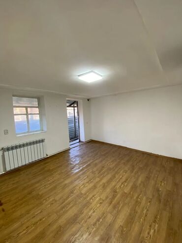 кочкор ата гостиница: 30 кв. м, 1 бөлмө, Жылытылган, Брондолгон эшиктер, Унаа токтотуучу жай