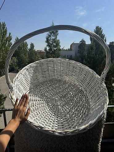 Буюмдар үчүн себеттер: Большая плетёная корзина с ручкой

диаметр сверху 70 см
снизу 55 см — 3