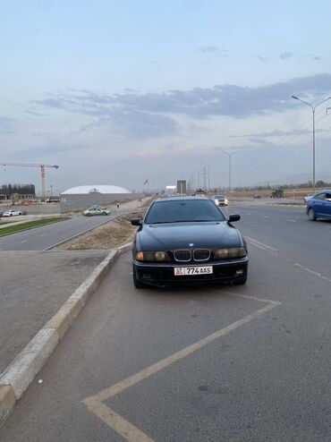 машина м5 ф90: BMW 5 Series (E39) седан, черный цвет. Кузов: - Классический дизайн