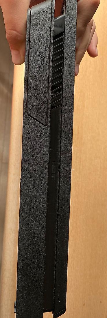 joystick ps4: PS4 Slim 500 GB satılır. ✅ 500 GB daxili yaddaş ✅ 4 ədəd joystick — 4