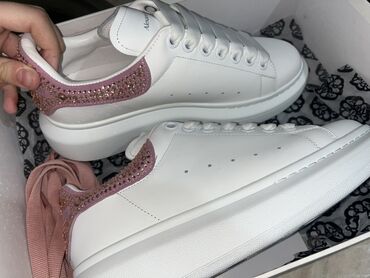 beqa üçün qadın krossovkaları: Alexander McQueen Oversized Sneaker – ağ dəri krossovkalar - Rəng: ağ