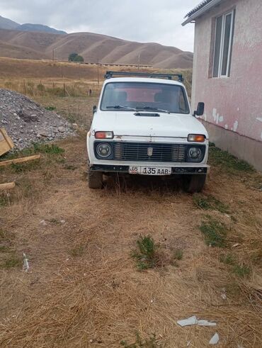 продам машину срочно нужны деньги: ВАЗ (ЛАДА) 4x4 Niva: 1996 г., 1.3 л, Механика, Бензин, Жол тандабас