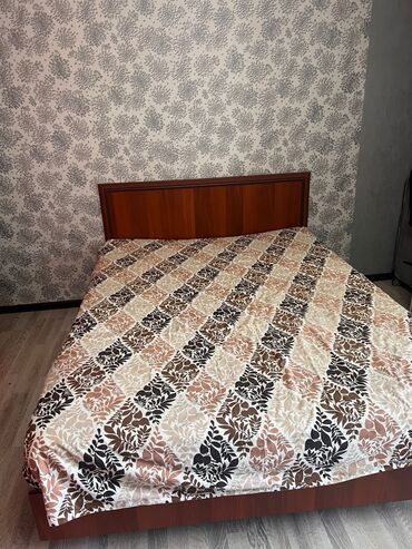 Другая мебель: Кровать с матрасом. хорошее состояние. срочная продажа