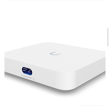 ət maşın: Ubiquiti UniFi Cloud Gateway Ultra (UCG-Ultra) - Kompakt Next‑Gen — 1