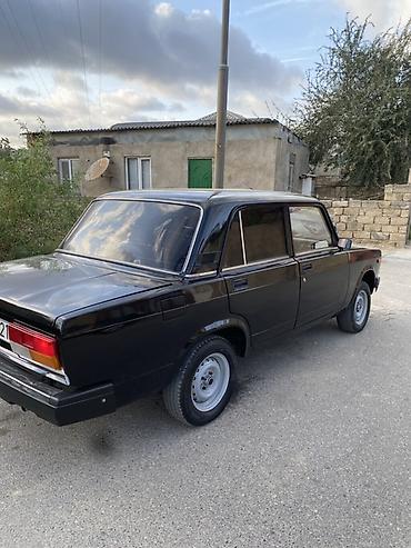 VAZ (LADA): VAZ 2107, qara rəng, sedan kuzov. Texniki xüsusiyyətlər: - Benzin — 4