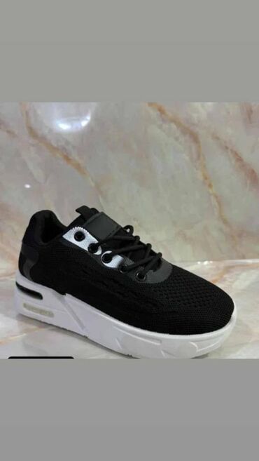 Women's Sneakers and athletic shoes: Patike 
2300 din 
sdo — 2