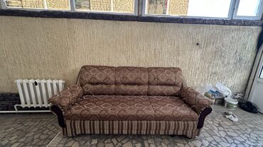диван раскладной с 2 креслами: Прямой диван, цвет - Бежевый, Б/у