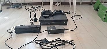 микрофон с колонками: Игровая консоль Xbox One (первое поколение) в комплекте. Состав — 1
