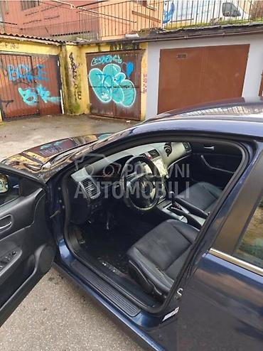 Honda: Auto u dobrom stanju,redovno odrzavanima tragova na limariji od — 9