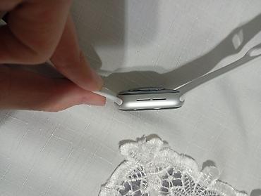 apple 18: Məhsul: Apple Watch (alüminium korpus, ağ/silicondan qoşula bilən — 3