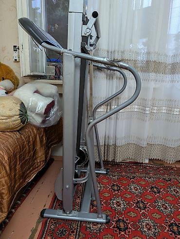 Qaçış trenajoru, qatlanan model - Evdə kardio məşqləri üçün rahat