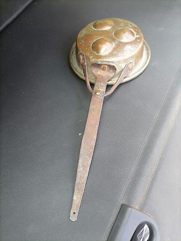 metalac posude za kafu i secer: Stara metalna tava za poširanje jaja (3 ležišta) - Materijal: metal — 5