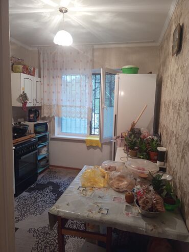 квартира керек кайназаровадан: 3 комнаты, 68 м², 2 этаж, Косметический ремонт