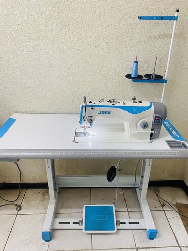 Бытовая техника: Швейная машина Китай