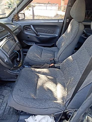 vaz 2129: Lada Samara sedan – qara rəng, 4 qapı, önləri şəffaf, yanları sarı — 9