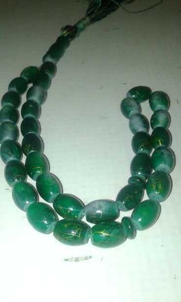 Təsbehlər: Təsbəhlər satılır. Biri 10 manat — 12