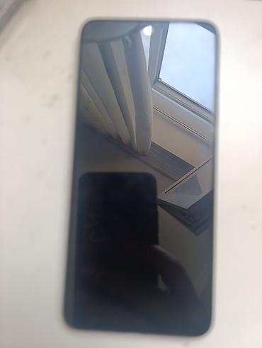 star x c98: Smartfon – tam ekranlı, ön kameraya görə yuxarı mərkəzdə “punch‑hole” — 1