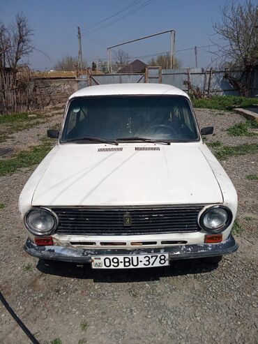 Cadillac: VAZ 2101, ağ rəng, 4 qapı sedan. Xarici görünüş: - Klassik “Jiquli”