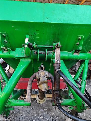 Пескоразбрасыватели: Продается разбрасыватель, навесной (Рум).состояние хорошее. объем до — 11