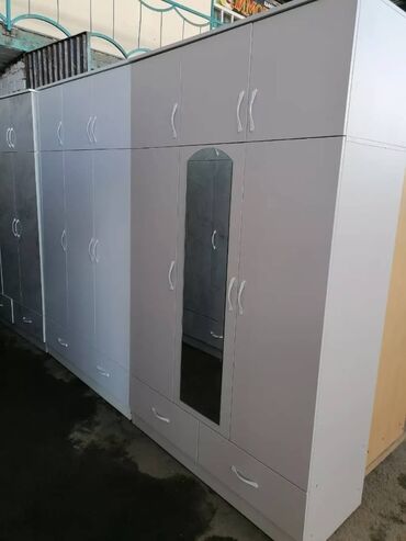 Шифоньеры: Шкаф трёх дверные. высота 2,15 Ширина 1,30 глубина 52 Цена 12500 — 16