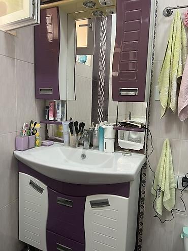 Banyoya quraşdırılan lavabo və güzgülü şkaf dəsti - Rəng