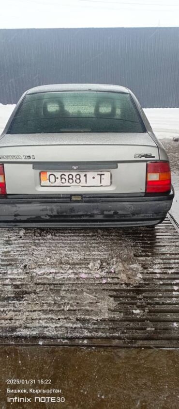 Opel: Opel Vectra: 1991 г., 1.6 л, Механика, Бензин, Седан