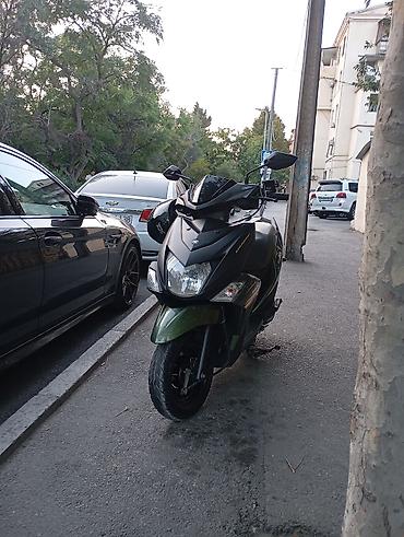 Транспорт: Yamaha rayzet Şəkillərdə görünən model qara və tünd yaşıl rəng — 2