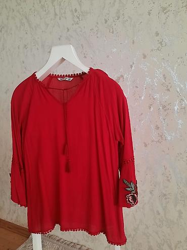 Futbolka və maykalar: Məhsul: 2 ədəd qadın bluz/don üstü 1) Kobalt mavi, güllü naxışlı — 16