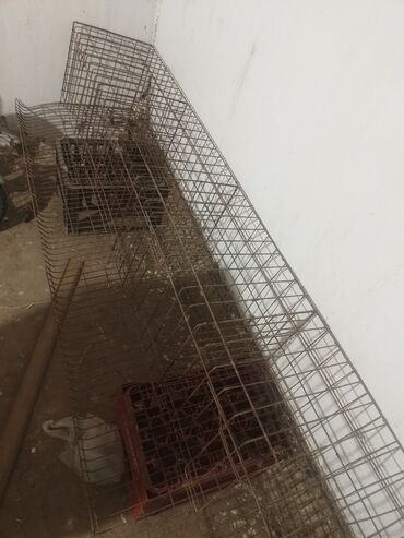 купить домик для кошки недорого: Продаю клетку 4 секции без поилок и кормушек цена 1000 сом находится в