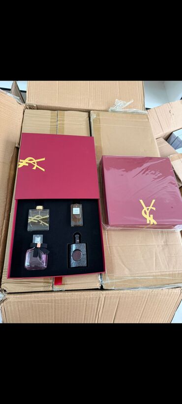 Ətriyyat: Victoria’s Secret Bombshell və Chanel mini ətir dəstləri.kompanya — 9