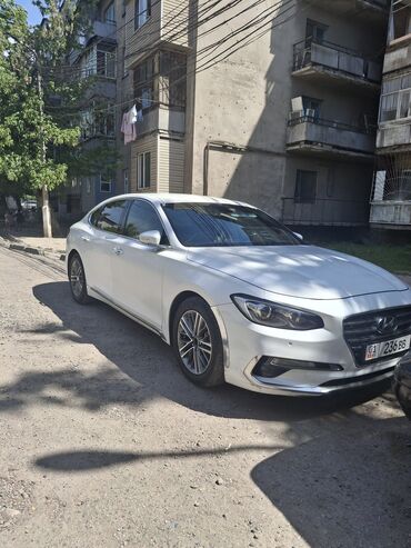 hyundai greta: Белый седан Hyundai Grandeur с хромированными элементами отделки
