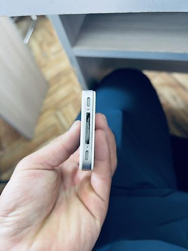 мобила: IPhone 4/4s, белый цвет — комплект из двух устройств - Диагональ — 9