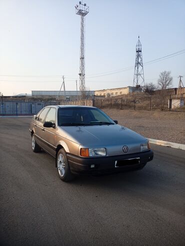 Volkswagen: Volkswagen Passat: 1991 г., 1.8 л, Механика, Газ, Седан