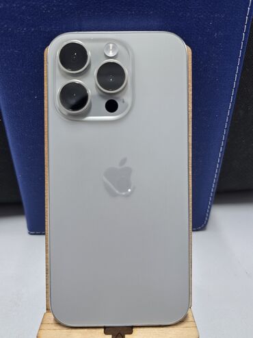 Apple iPhone: IPhone 15 Pro, Б/у, 256 ГБ, Natural Titanium, Защитное стекло, Чехол, 100 %