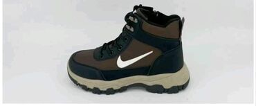 krema sa sljokicama: Ankle boots, Nike, 41