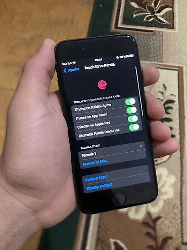 ipad pro 2018: IPhone 8, 256 GB, Jet Black, Barmaq izi, Simsiz şarj — 5