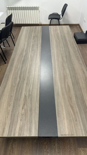 Sifarişlə konfrans masaları: Dördbucaq masa, Siyirməsiz, Teksturalı laminat — 6