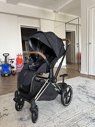 ам ням: Коляска Cybex Priam 4 Белая люлька Черный прогулочный блок Полный — 7