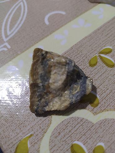 zimpara: Təbii mineral və daş nümunələri dəsti Tərkib: - Qırmızı rəngli, tünd — 3