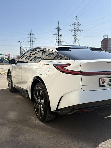 Toyota: Toyota bZ3: 2026 г., Автомат, Электромобиль, Лифтбек — 5