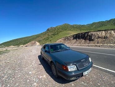 авто машина: Автомобиль Audi 100 2.0 в тёмно-синем цвете, оснащённый бензиновым