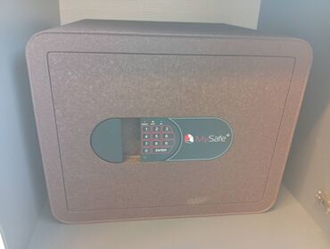 Ofis masaları: Продаются офисное оборудование в отличном состоянии : мониторы, сейф — 1