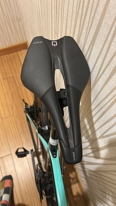 İdman velosipedləri: Bianchi yol velosipedi – karbon aero şassi ilə Xüsusiyyətlər: - — 9