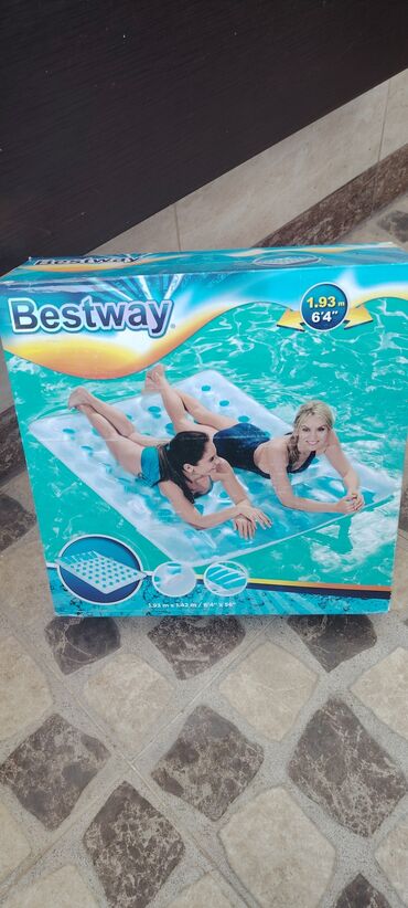 Hovuzlar: Boyukler ve ushaqlar ucun Deniz doshekleri ve fantanli baseynler 3 — 5